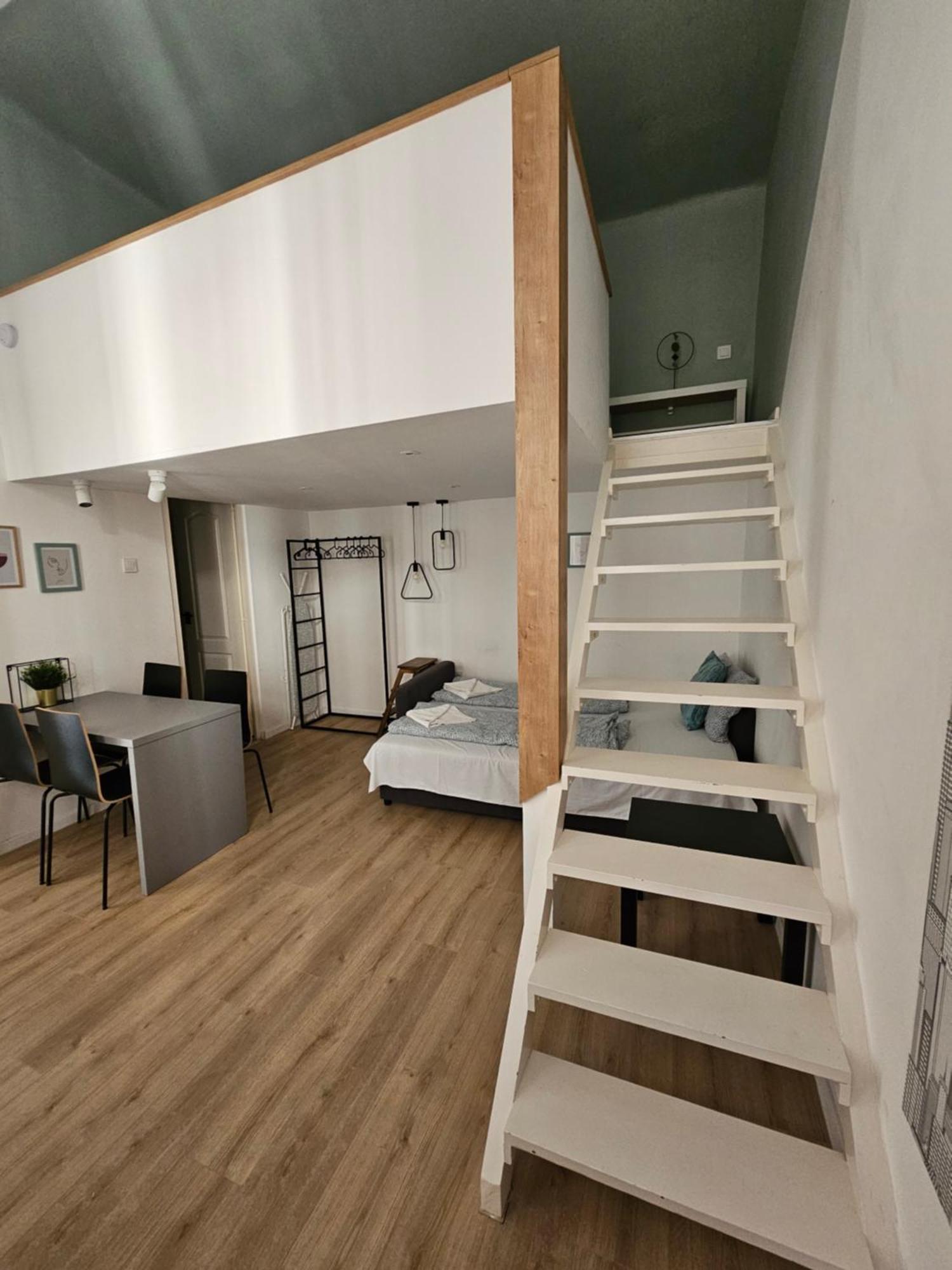 Stylish Westend Апартаменти Будапешт